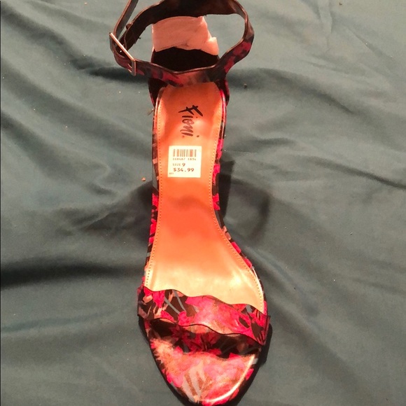 Heels - Picture 2 of 3